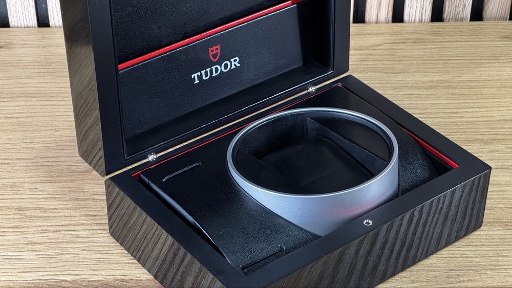 Caixa Tudor Perfeito estado