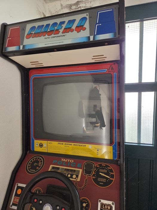 Arcade retro game chase h.q.