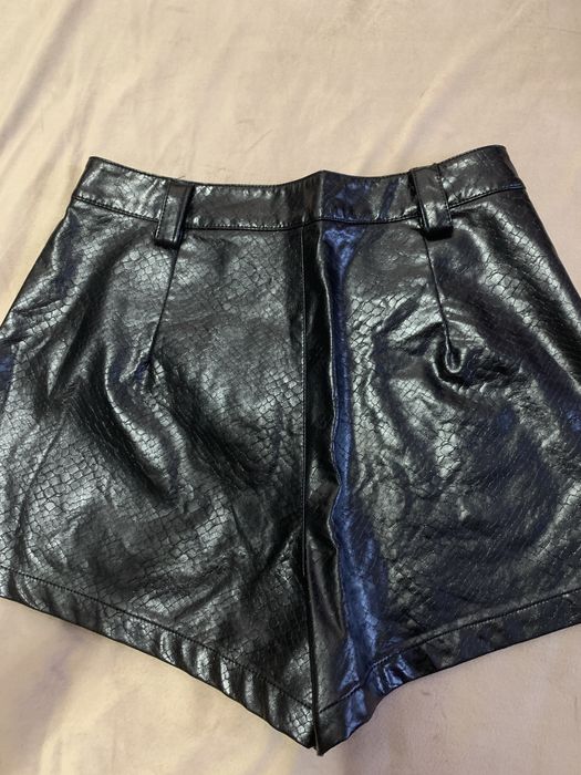 Шорти шкіряні жіночі