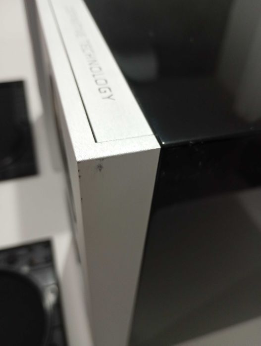 Definitive Technology Demand d7