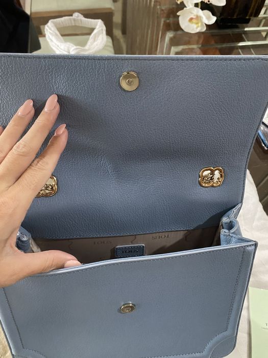 Mala Tous azul com corrente dourada