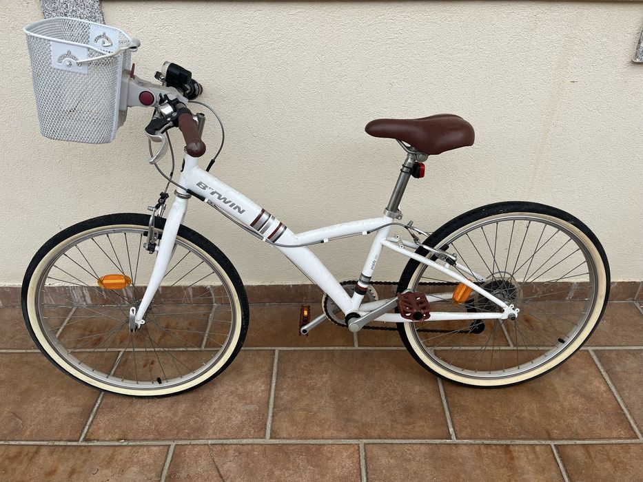 Bicicleta Btwin com cesto