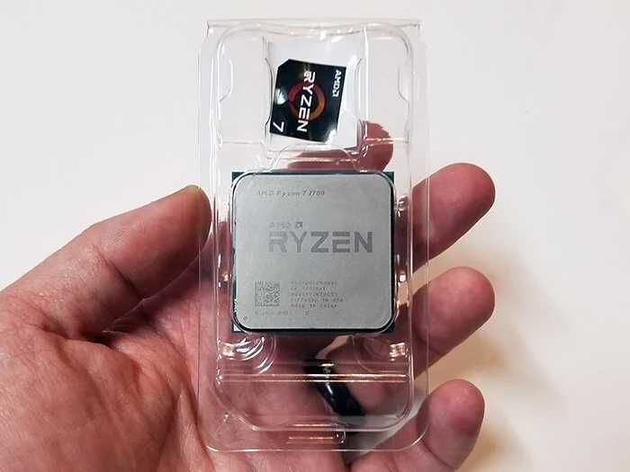 AMD Ryzen 7 1700 + Chłodzenie AMD Wraith prism rgb