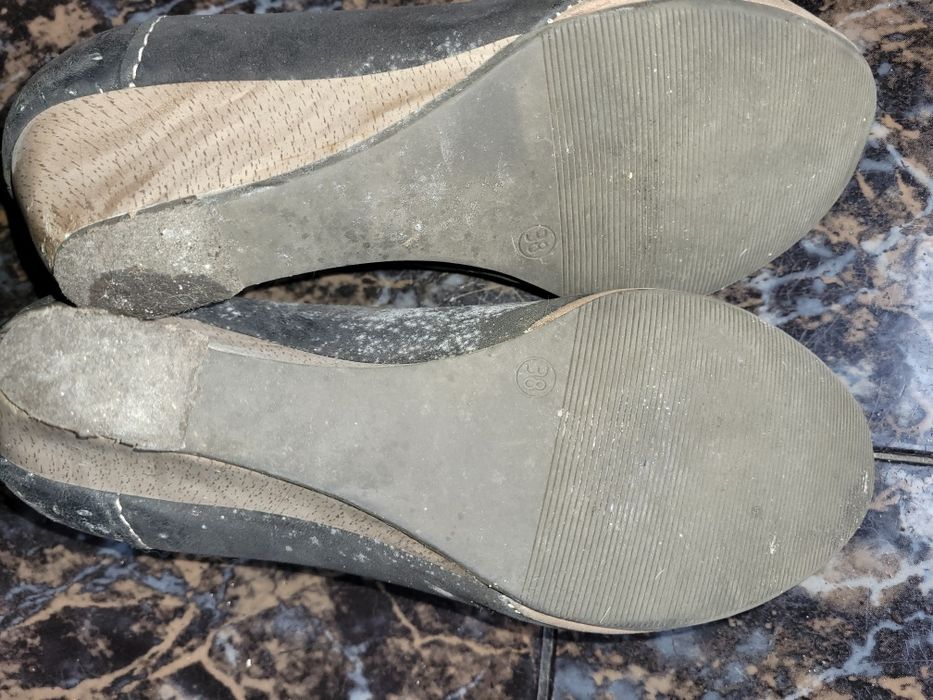 Buty Carini na koturnie