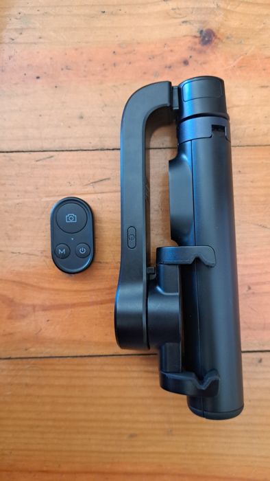 Tripé / Bastão de Selfie Bluetooth com Comando + Caixa e Acessórios
