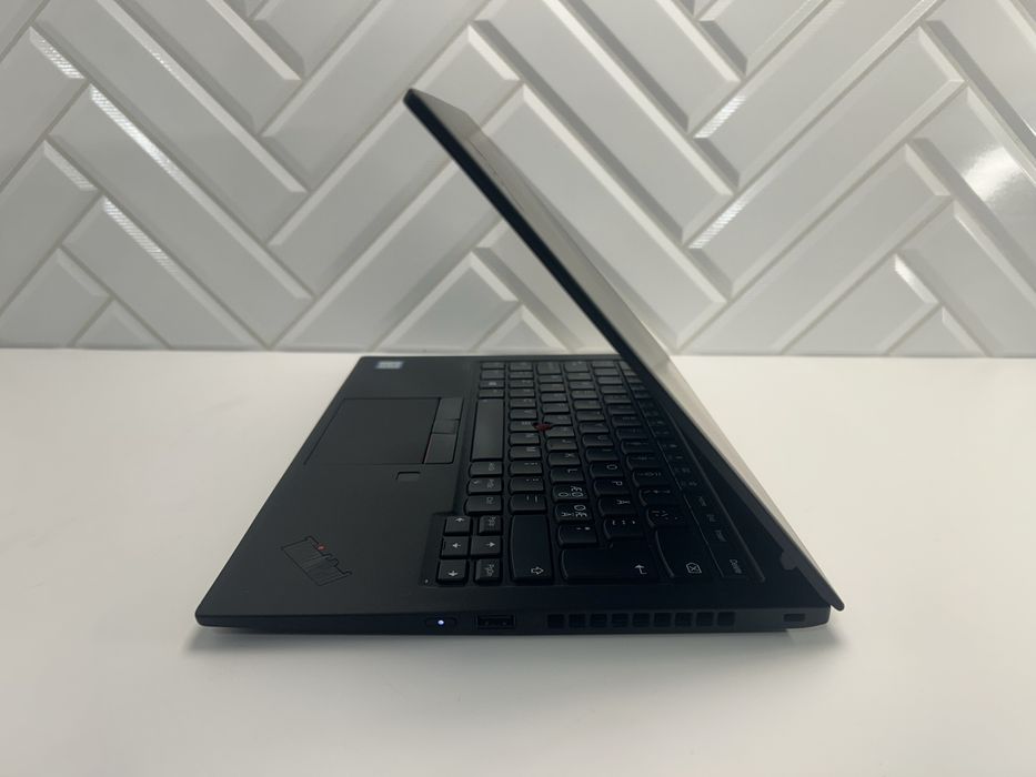 Świetny Laptop Lenovo x1 Carbon  i5-8gen 8 GB / 256 GB SSD