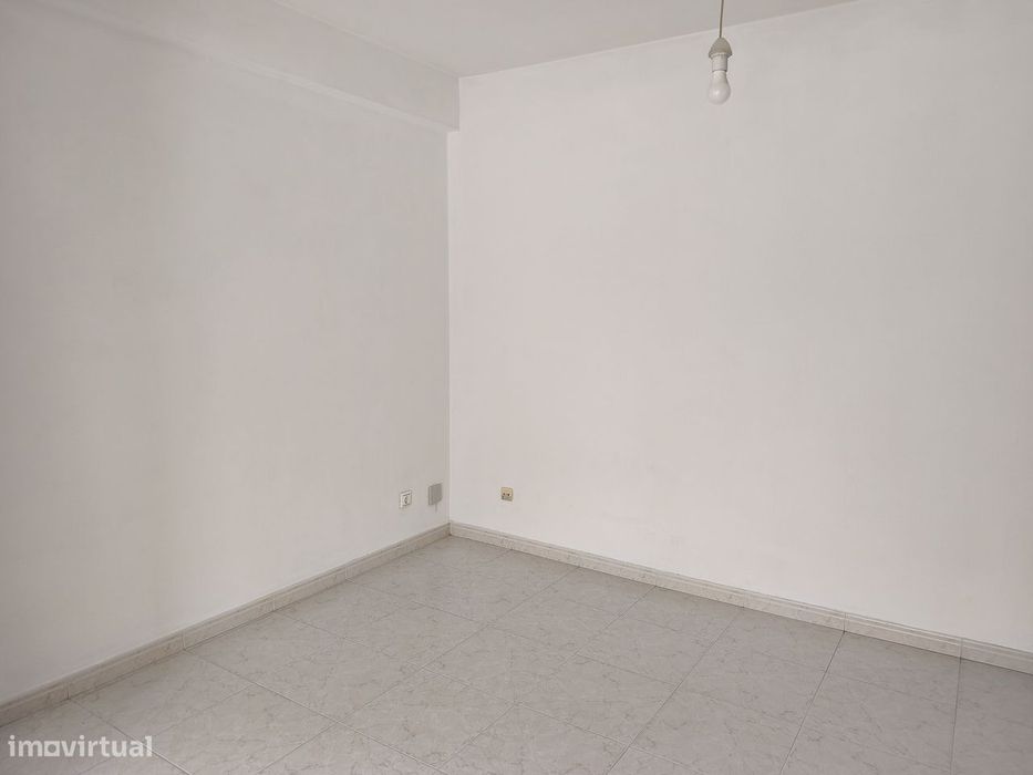 T3 Linda-a-Velha, Bem localizado,Junto à saída da A5 e VivaGym Ginásio