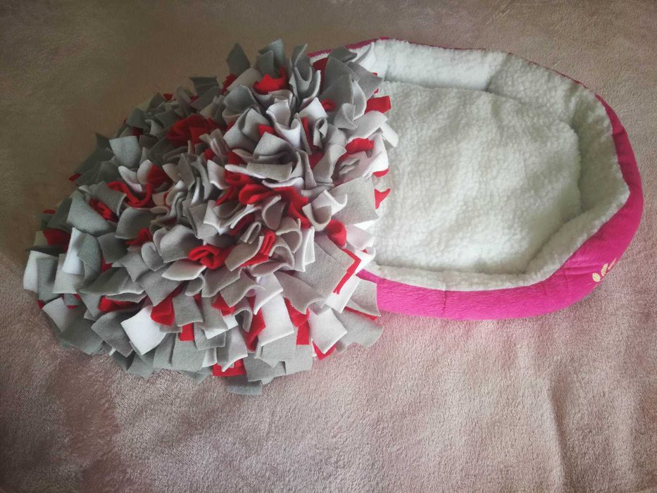 Legowisko dla kotka,pieska oraz mata węchowa.