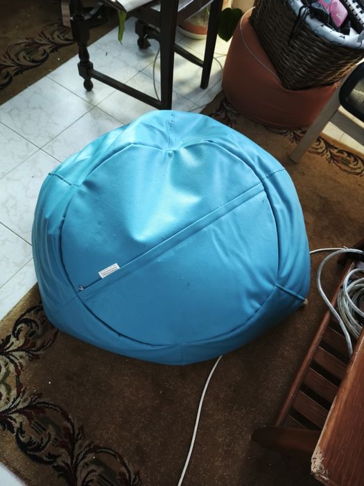 Puff azul confortável