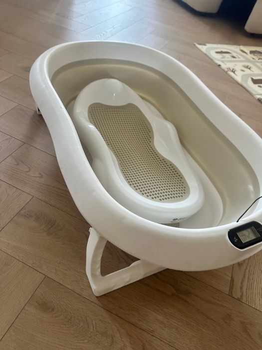 Wanienka dla niemowlaka z wkładką noworodkową i stelażem