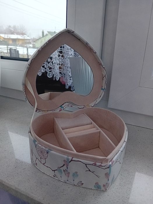 Szkatułka w kształcie serduszka