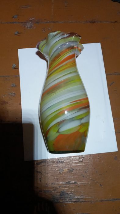 Ваза из цветног стекла