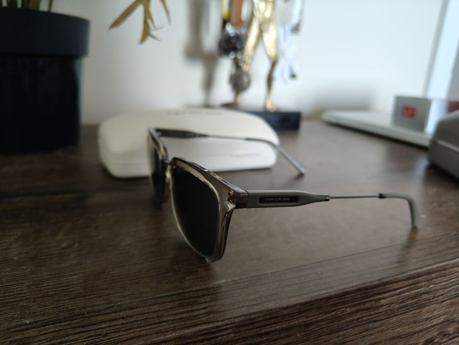 Okulary przeciwsłoneczne CK Calvin Klein styl wayfarer