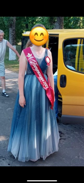 Випускна сукня  з відкритою спино