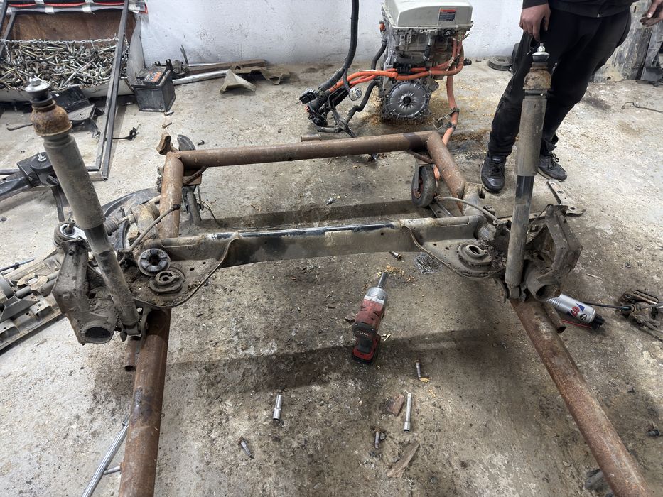 Задня балка ступиця nissan leaf 2011-17 нісан ліф задняя балка