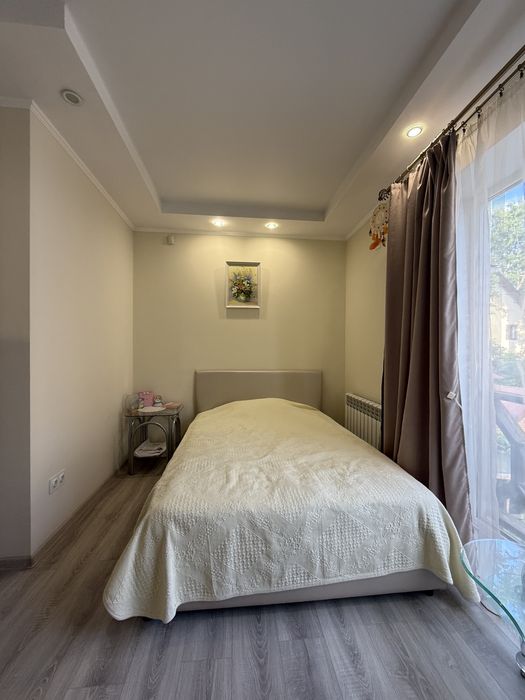 Продам таун з ремонтом по вулиці Гайдамацька, 75м2, 1 сотка