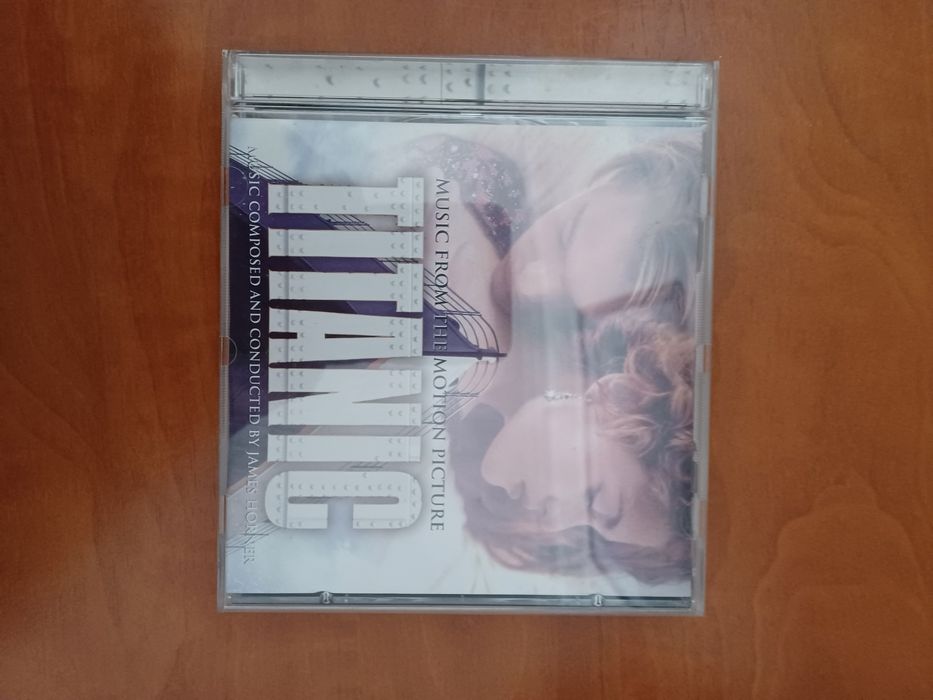 Conjunto CD e Cassete VHS do filme "Titanic"