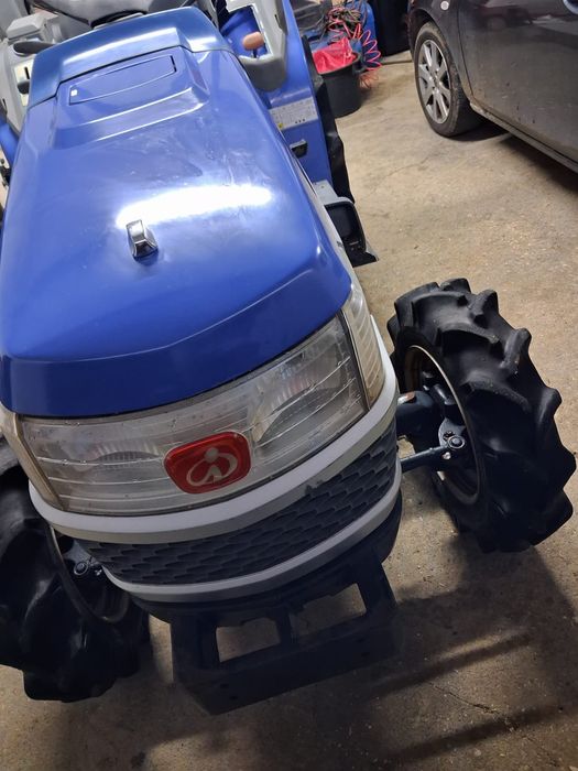 Trator iseki Hunter 22 c/ inversor e fresa