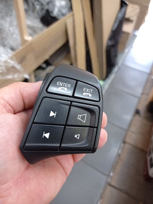 przycisk kierownicy volvo v50s40c30  opcja telefonu prawy