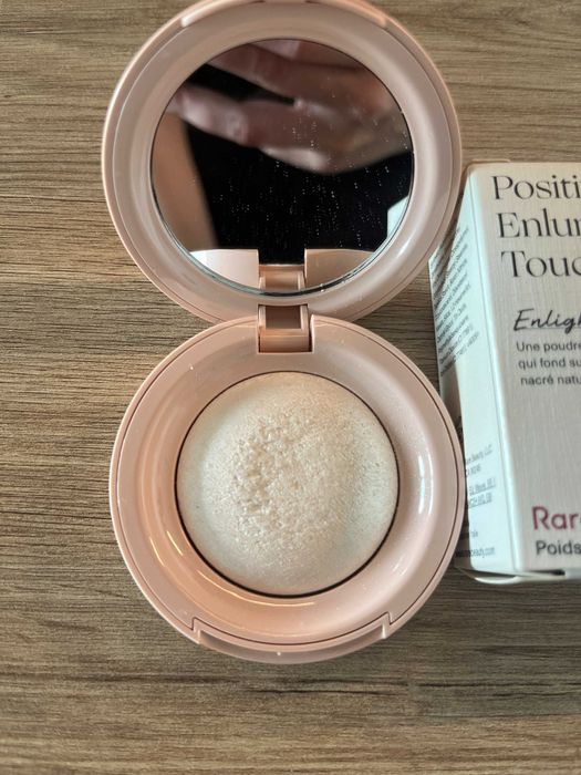 Rare Beauty Positive Light Highlighter - rozświetlacz kolor Enlighten