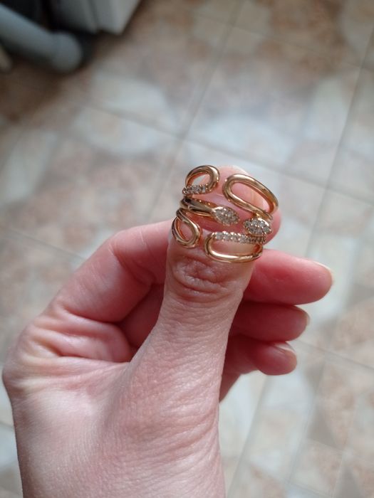 Elegancki pierścionek regulowany stal chirurgiczna