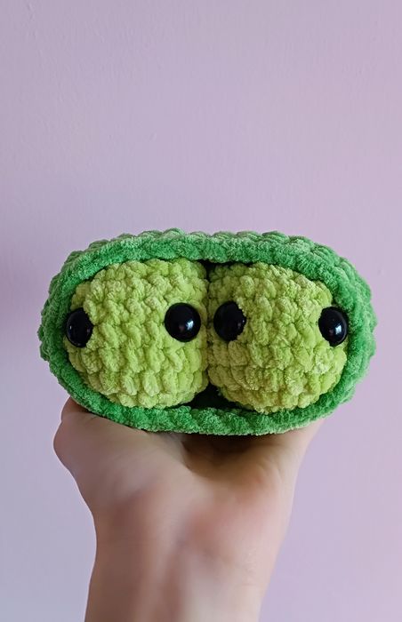 Maskotka groszek na szydełku