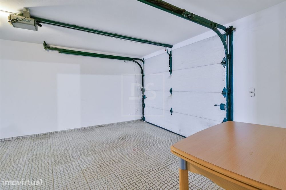 Moradia T3 com Garagem, Churrasqueira e Vista Desafogada sobre o Campo