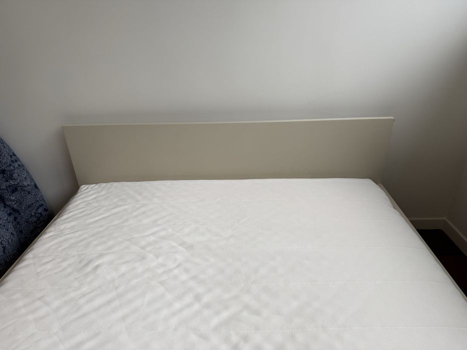 Cama de casal e colchão 140x200