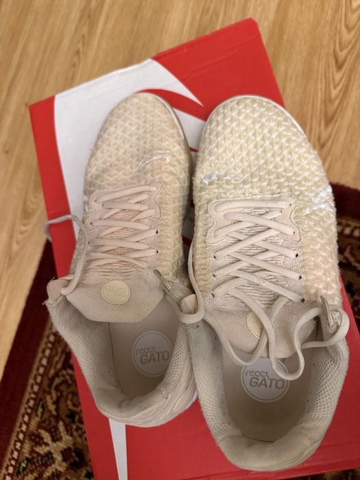 чоловічі футзалки Nike React Gato IC бежевого кольору