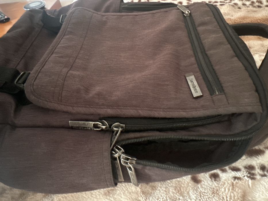 Samsonite mochila usada com fecho avariado