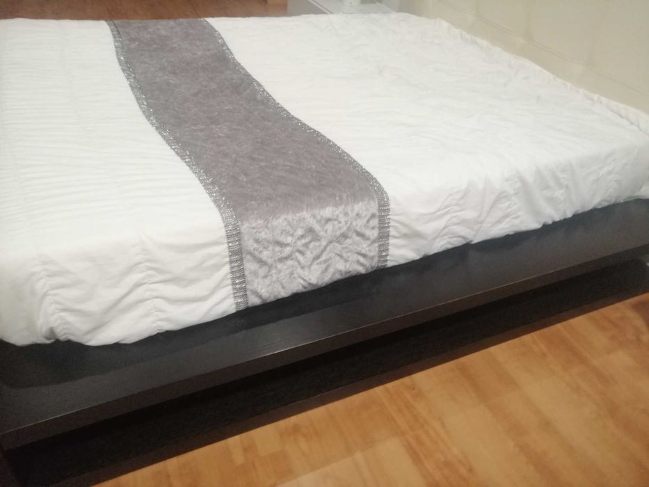 Vendo cama e colchão em bom estado
