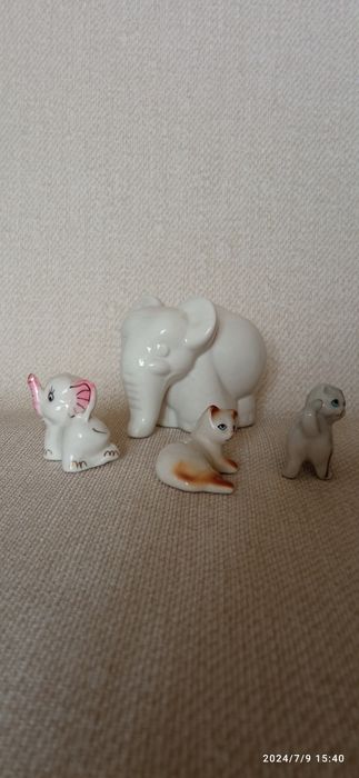 Figurki porcelanowe z PRL-lu
Stare figurki porcelanowe. Bez uszkodzeń.