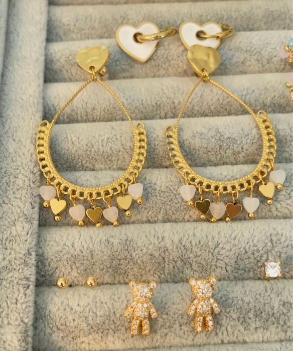 Bijuteria em aço inoxidável (Colares e brincos)