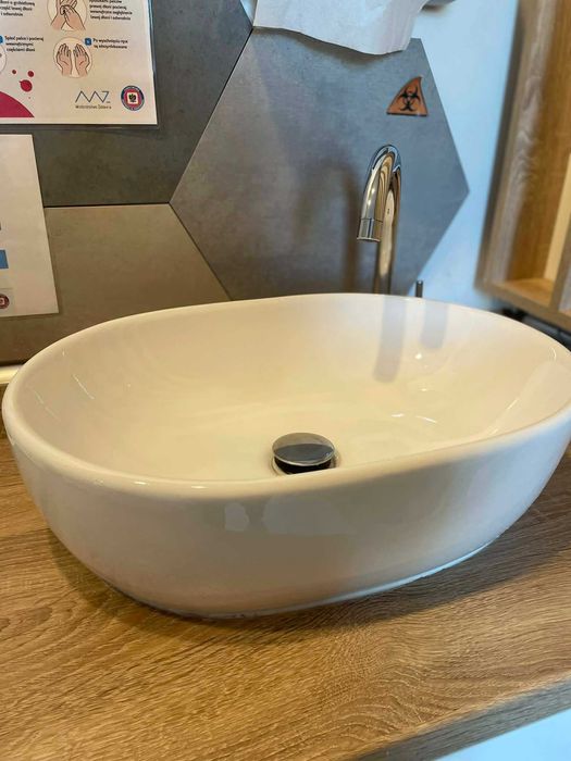 sprzedam umywalkę nablatową