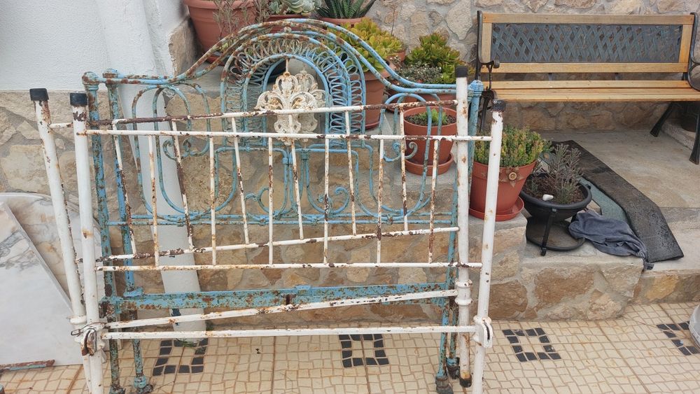 2 camas de ferro para restaurar
