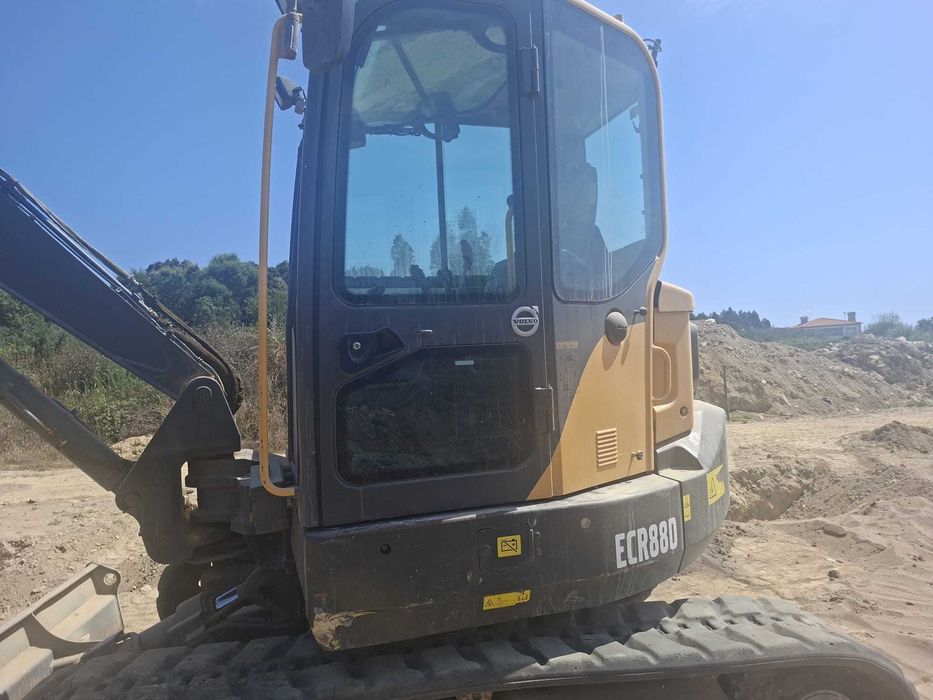 MÁQUINA DE RASTOS VOLVO ECR88D