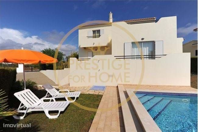 Excellent T5 Villa with 3 Floors, 7 Rooms, Garage, and Swimming Pool