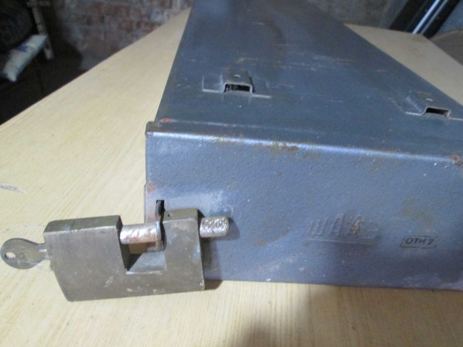 Кейс для зброї. Сейф навісний настінний.