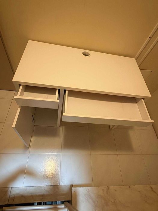 Secretária Branca com gavetas e porta para venda