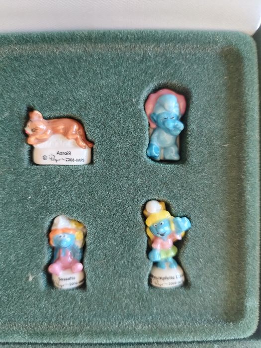 rara caixa de colecionador com figuras de cerâmica de Smurf. Estrumpfe