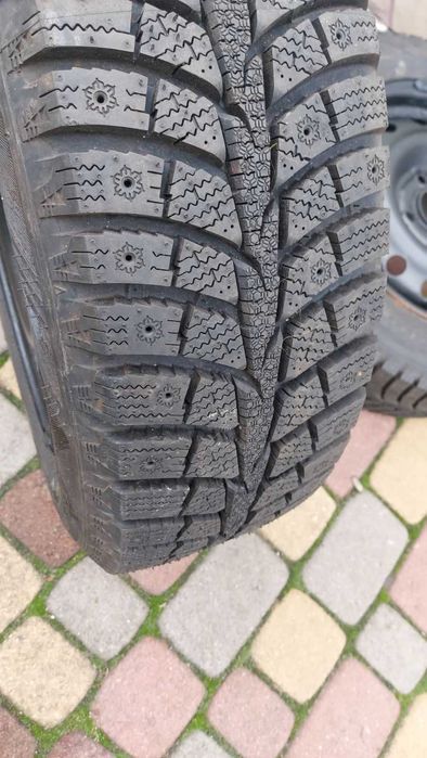 продам зимові шини 175/65/14