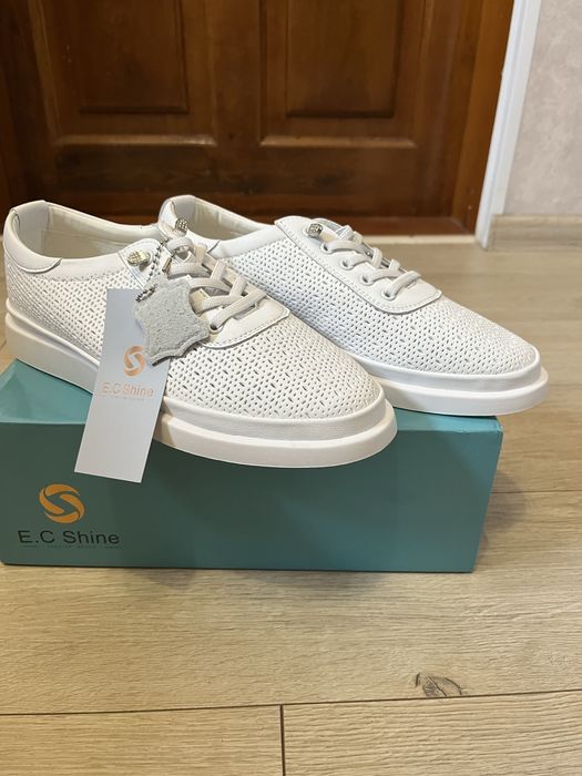 Жіночі шкуряні макасини