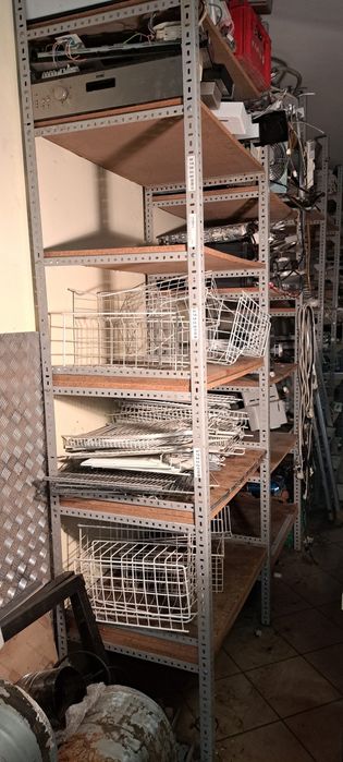 Regały metalowe  zdemontowane.