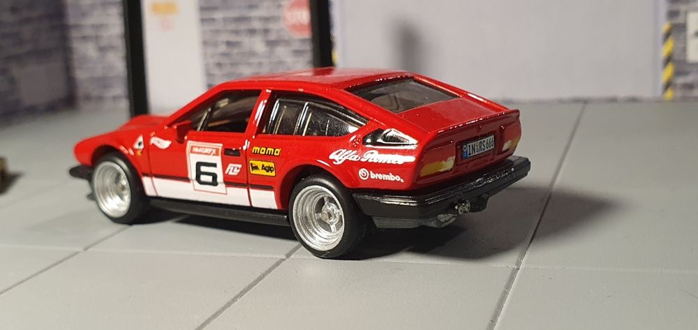Hot wheels custom- Alfa romeo