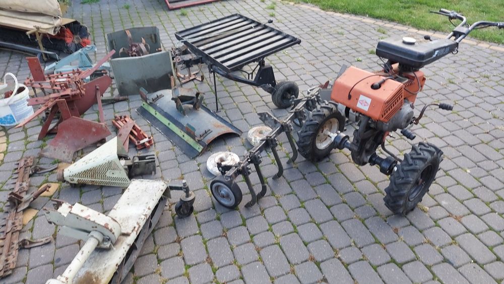 Traktorek ogrodniczy jednoosiowy