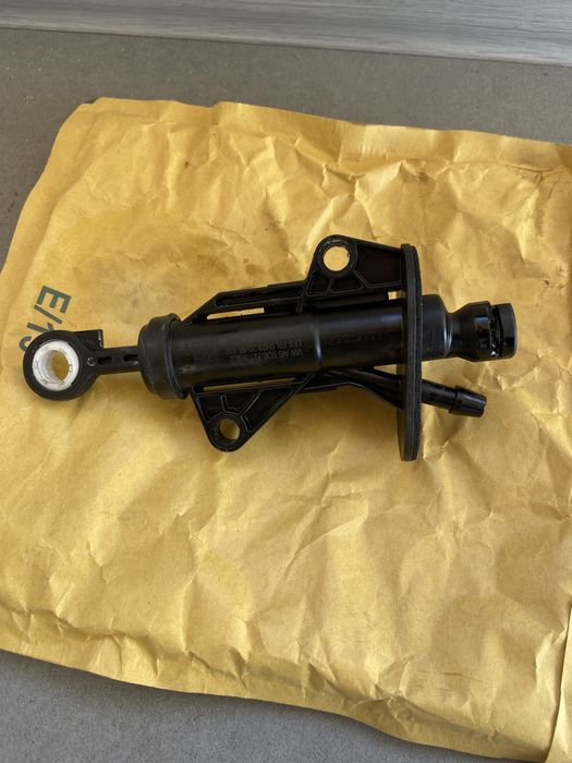 Головний циліндр щеплення гольф 7,шкода а7