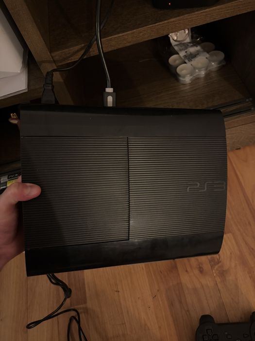 Vendo/ Troco PS3 500gb + comando + 9 jogos