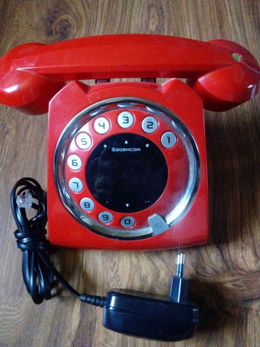 Telefon stacjonarny nowoczesny w stylu retro