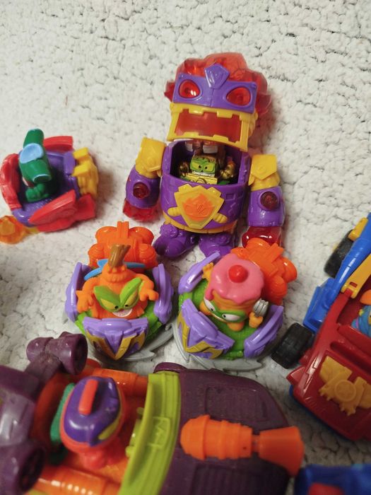 SuperZings duża kolekcja figurek, pojazdów i robotów zestaw dla dzieci