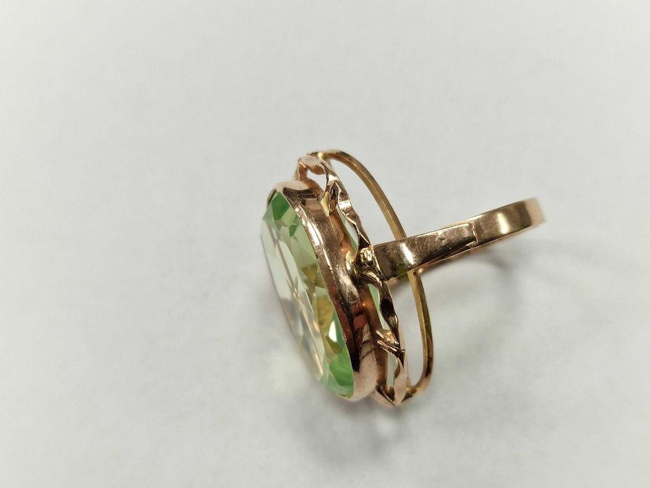 Złoty pierścionek/ 585/ 13.67 gram/ R18/ Chryzolit/ XX wiek